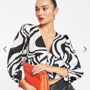 Black and white crop top blouse ASOS design size 6 great condition